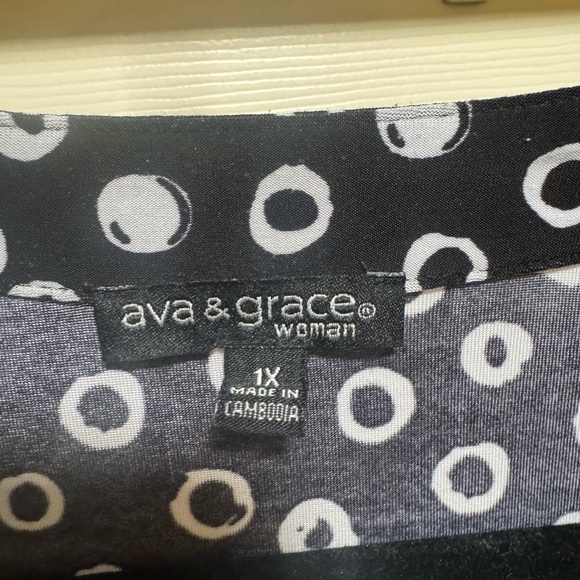 Black and White Polka Dot Blouse - Picture 4 of 4